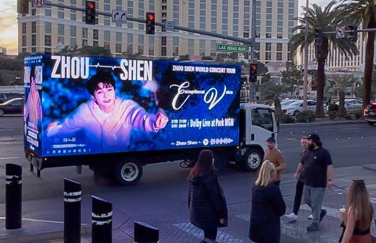Mobile advertising billboard led truck in
